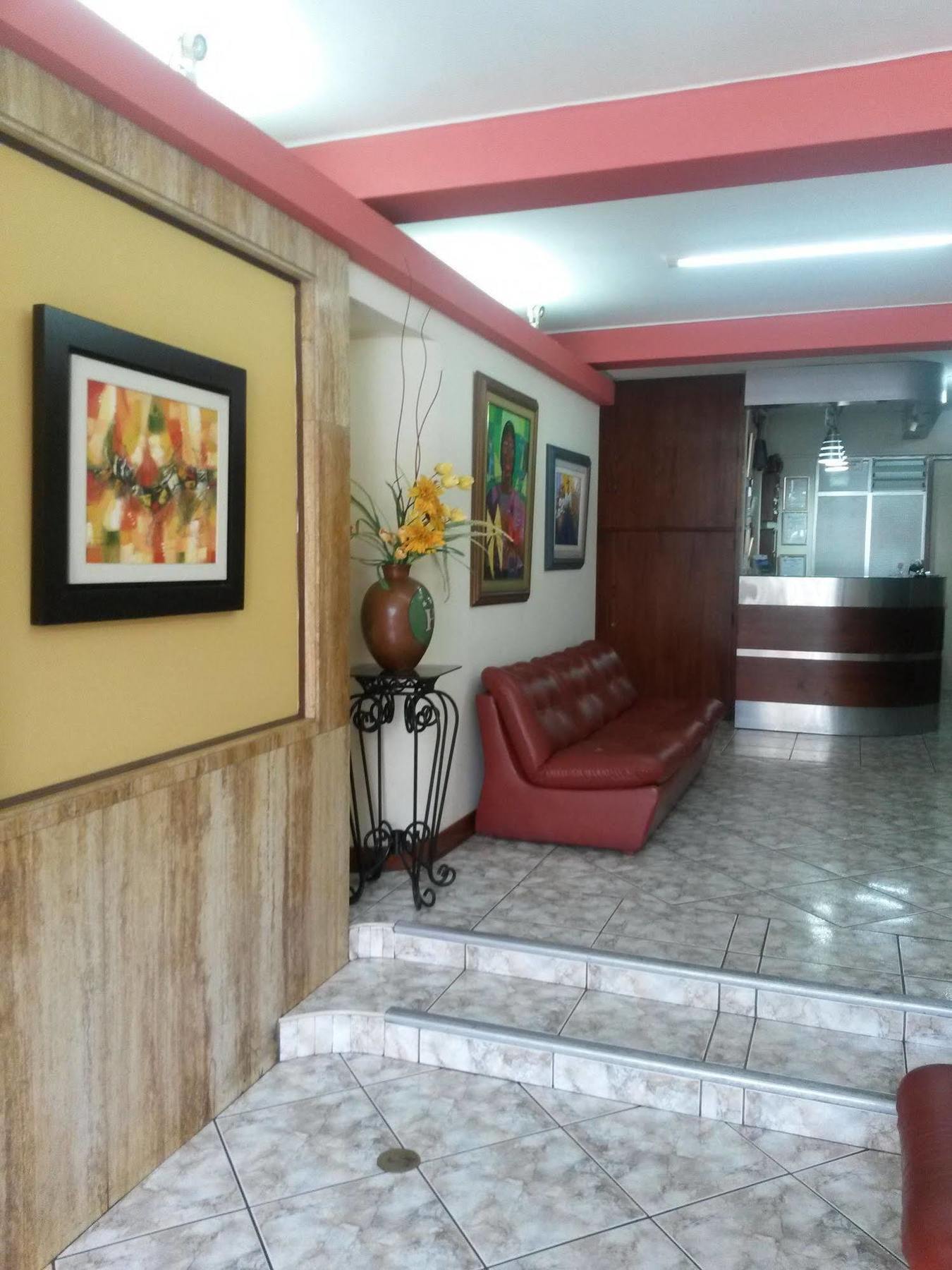 Hostal Solari Trujillo Kültér fotó