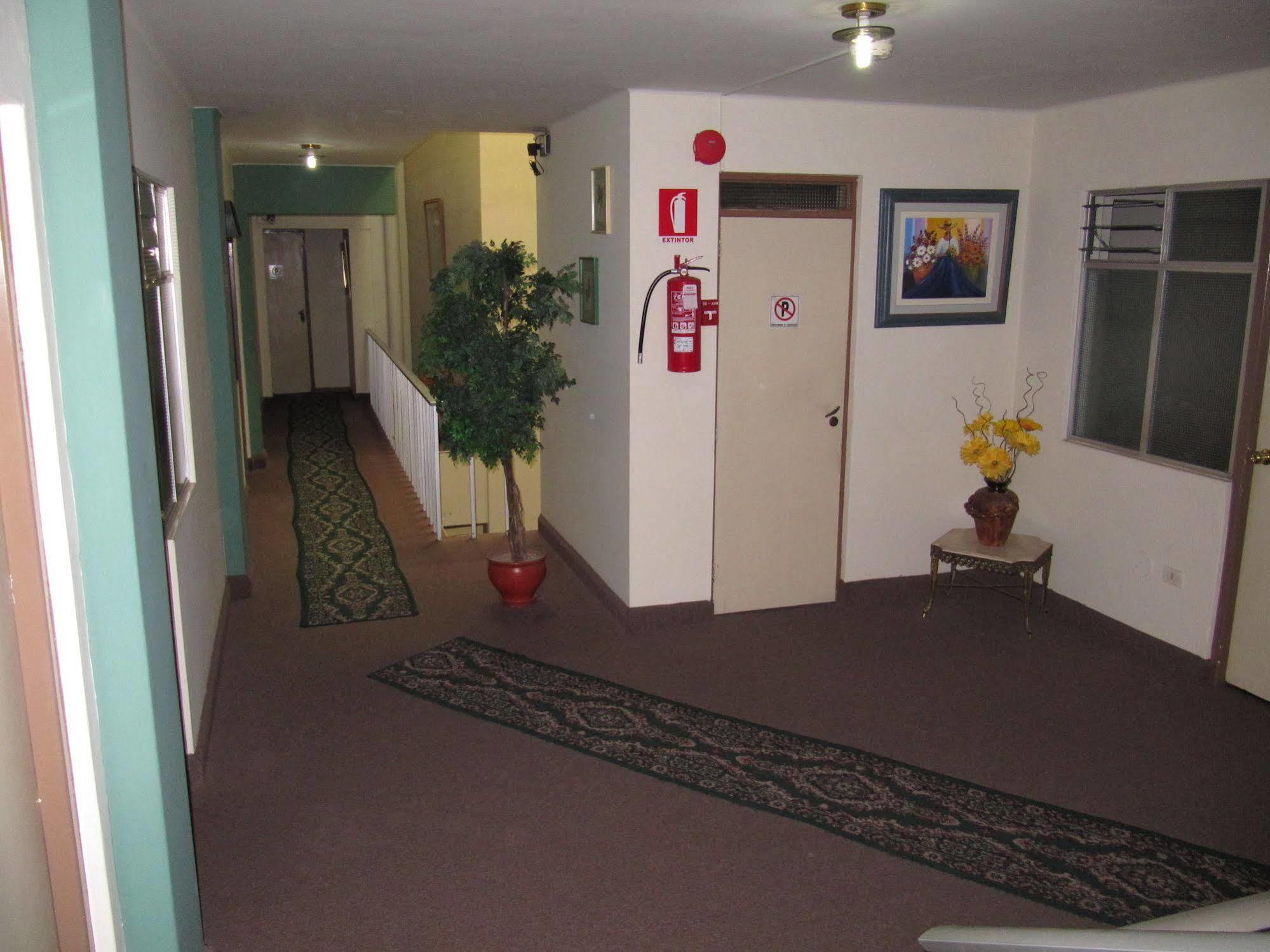 Hostal Solari Trujillo Kültér fotó