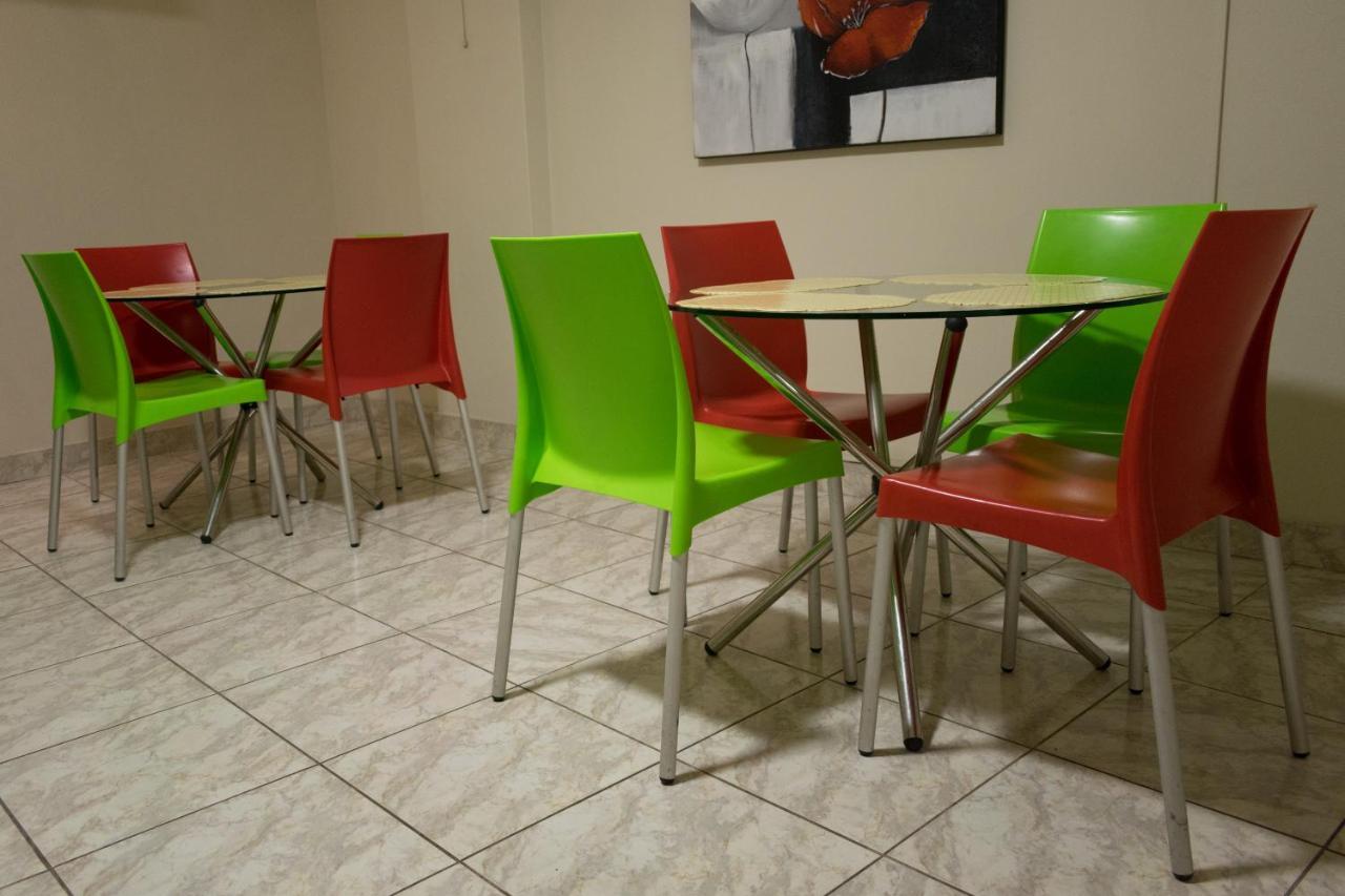 Hostal Solari Trujillo Kültér fotó